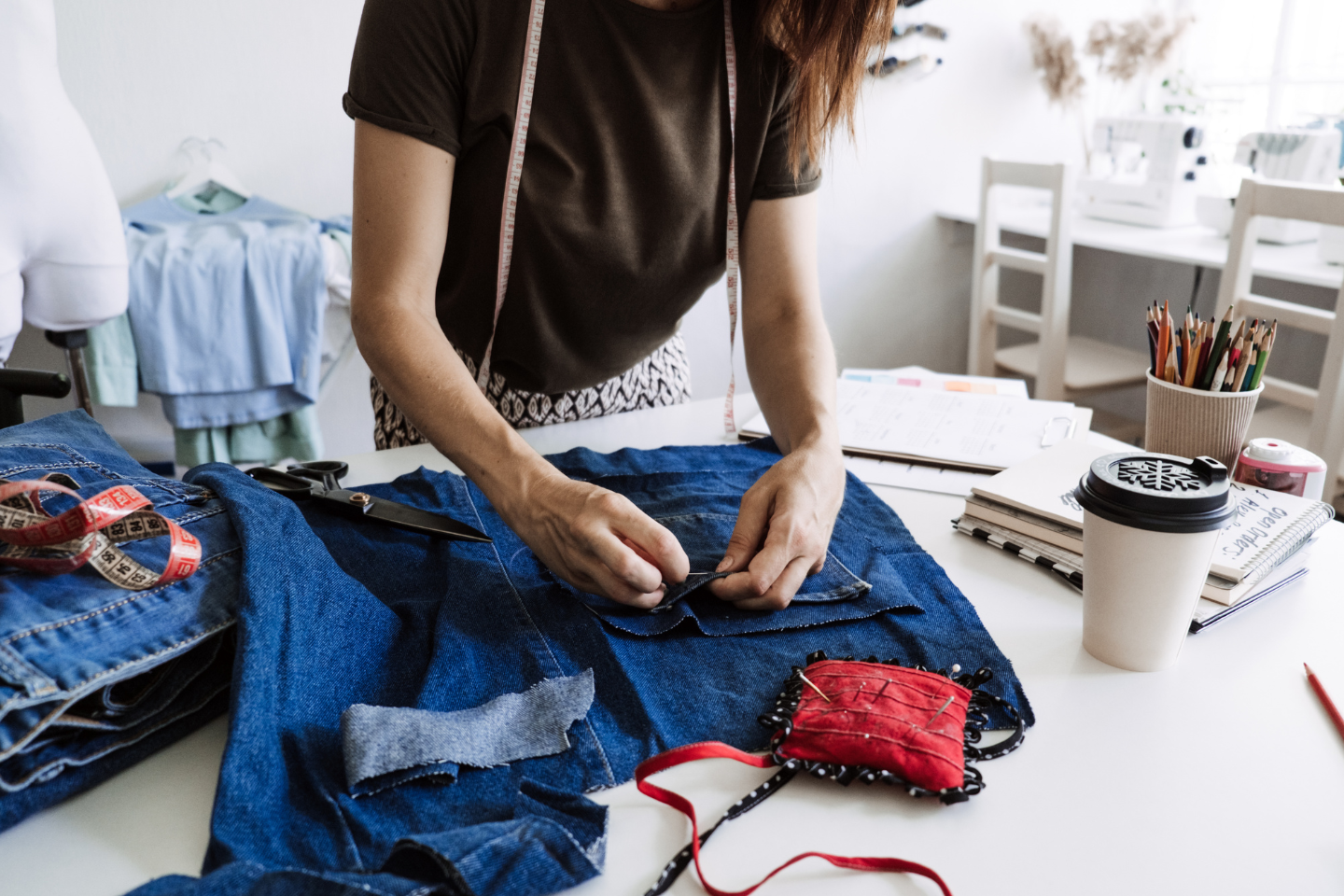 Re-vive tu ropa desde cero: costura y upcycling
